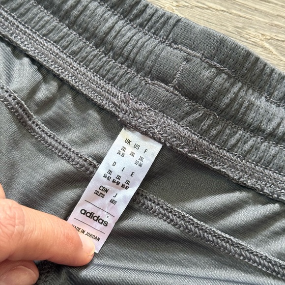 •ADIDAS• SHORTS - Picture 4 of 6